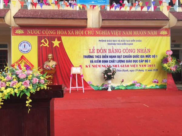 Lễ đón bằng chuẩn Quốc gia